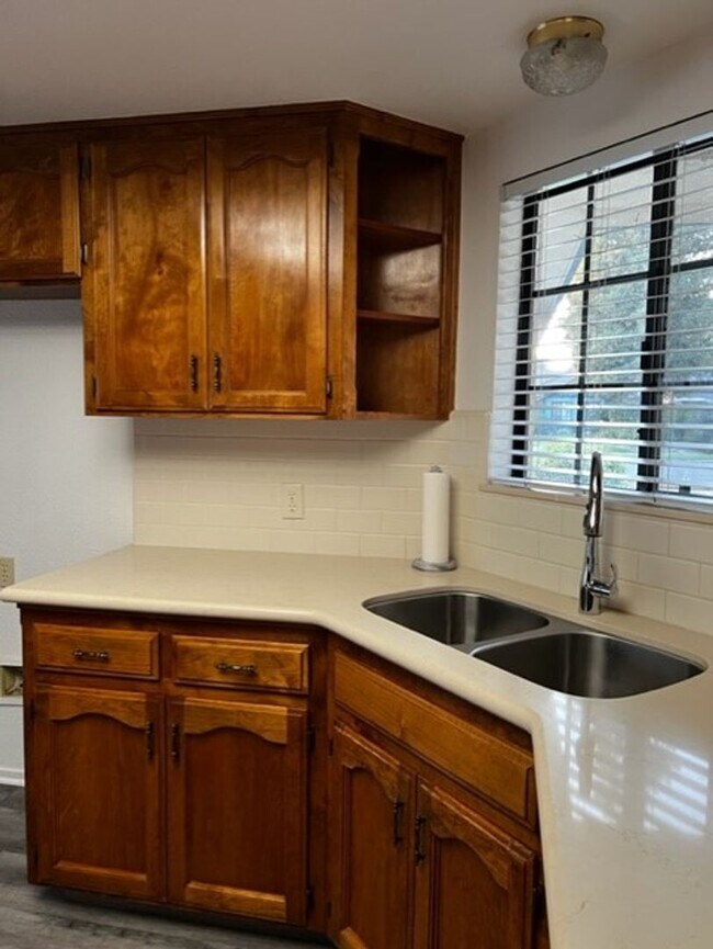 Foto del edificio - 600 Tuohy St