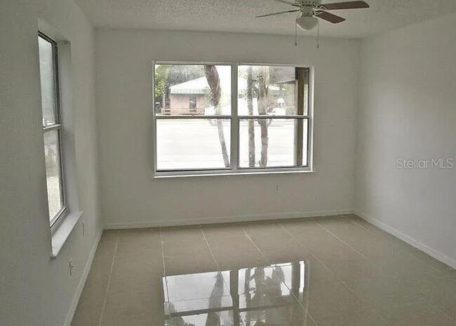 Building Photo - 2068 Fruitville Rd