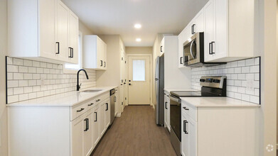 Building Photo - 208 Yale Ave E