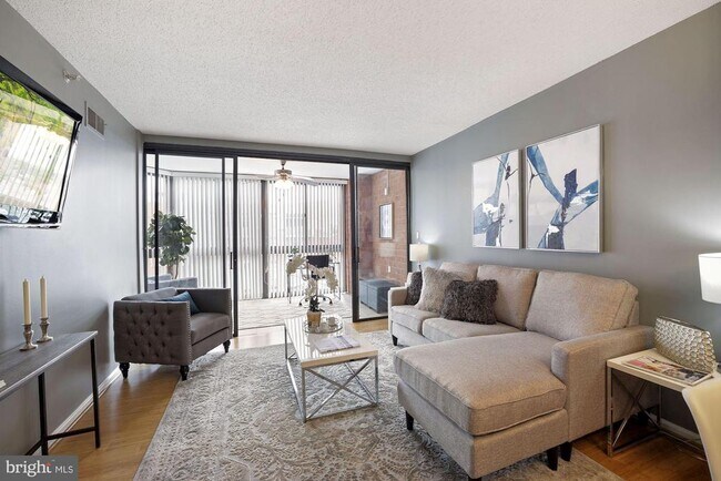 Foto del edificio - 1001 N Randolph St