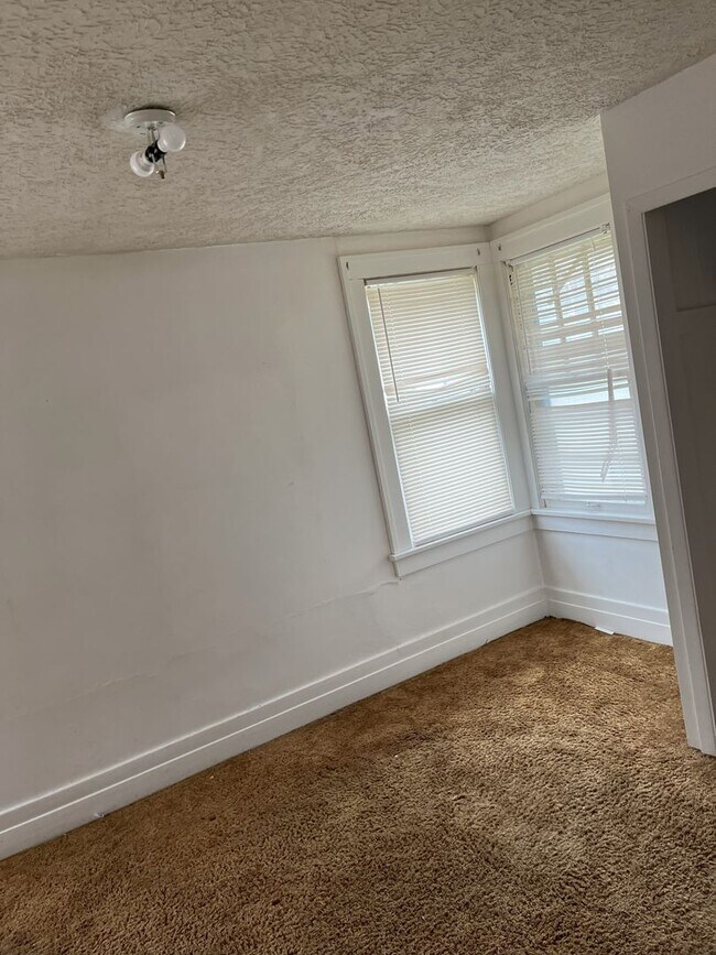 Foto del edificio - 1 Bed 1 Bath Duplex