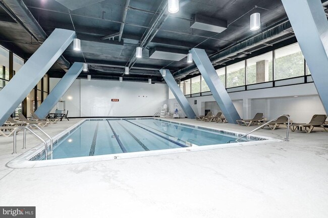 PISCINA CUBIERTA ¡TODO EL AÑO! - 3800 Powell Ln