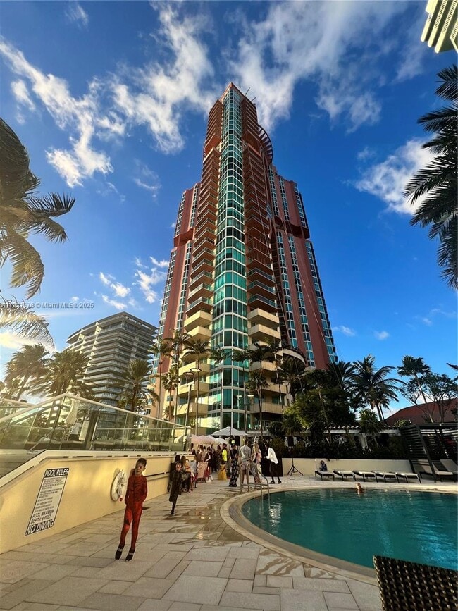 Foto del edificio - 300 South Pointe Dr