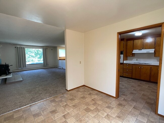Building Photo - Spacious Home Right in the Heart of Coving...