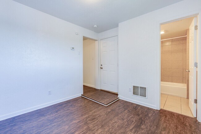 Building Photo - 707 Brownsville Rd