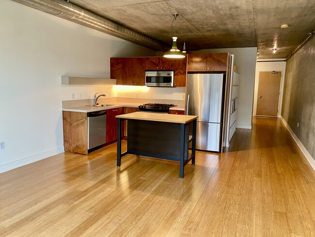 Building Photo - 1926 W Burnside St