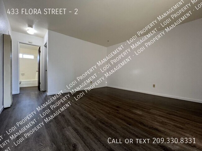 Foto del edificio - Downstairs 2 Bedroom