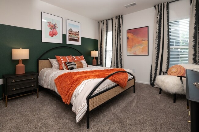 Building Photo - Aventura Falcon Valley
