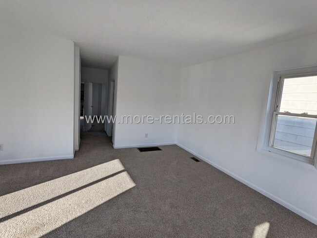 Building Photo - 546 E Jenkins Ave