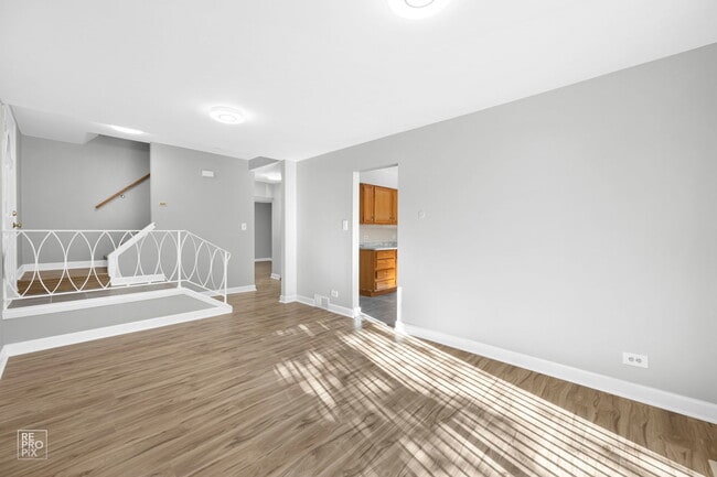 Building Photo - 9421 Meadow Ln