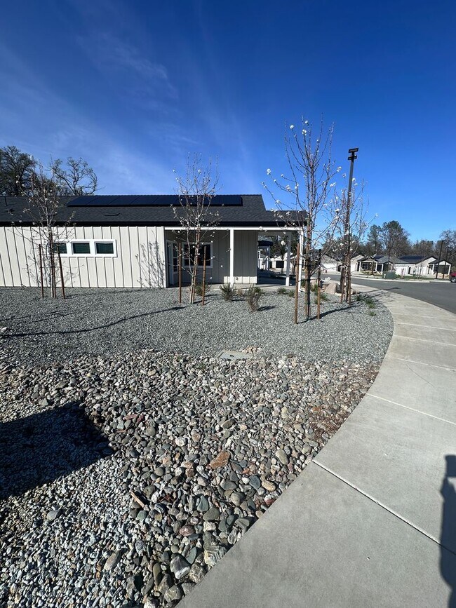 Foto del edificio - Brand New Build on Old Alturas - ALL Electric with City of Redding Solar!