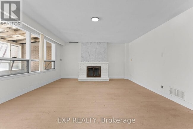 Building Photo - 1558 Queen St E