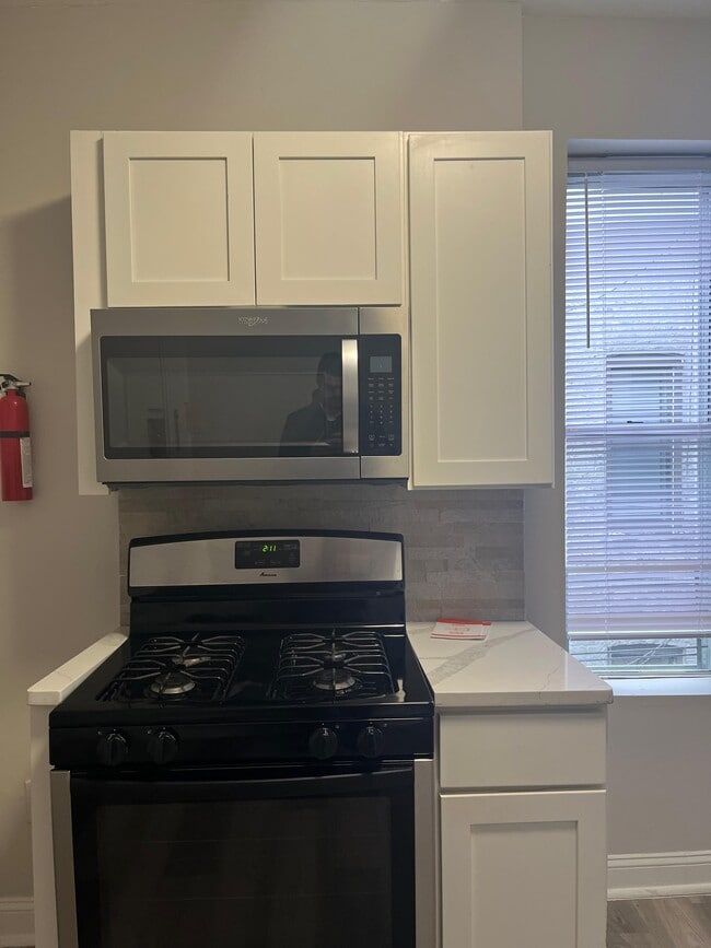 Foto del edificio - 5713 Hudson Ave