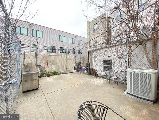 Building Photo - 2156 N Carlisle St