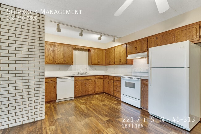 Foto del edificio - 221 7th St N