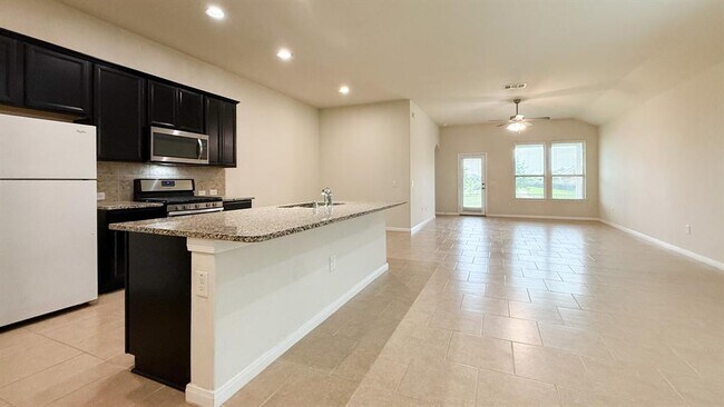 Foto del edificio - 24707 Royal Pike Dr