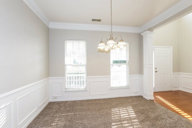 Building Photo - 2713 Forest Grove Ct