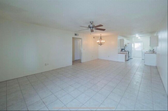 Foto del edificio - 501 W Rosewood Ln