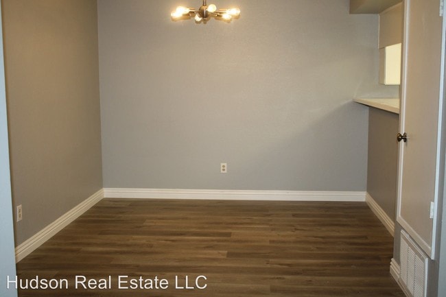 Building Photo - 2080 Karen Ave