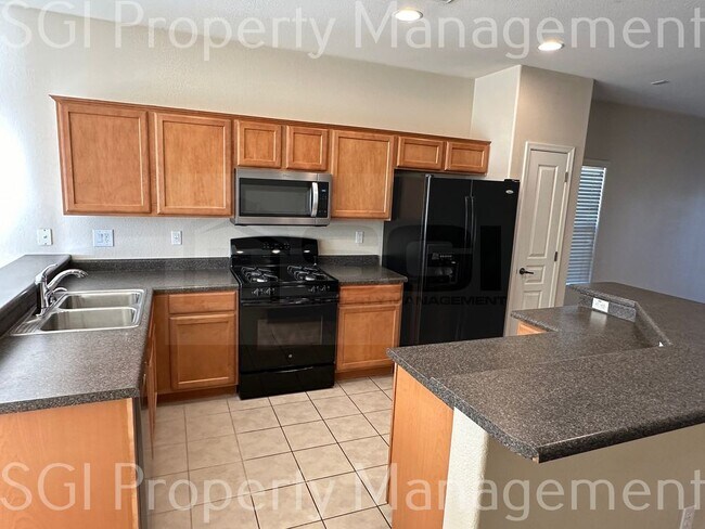 Building Photo - Great single level home ready fro your mov...