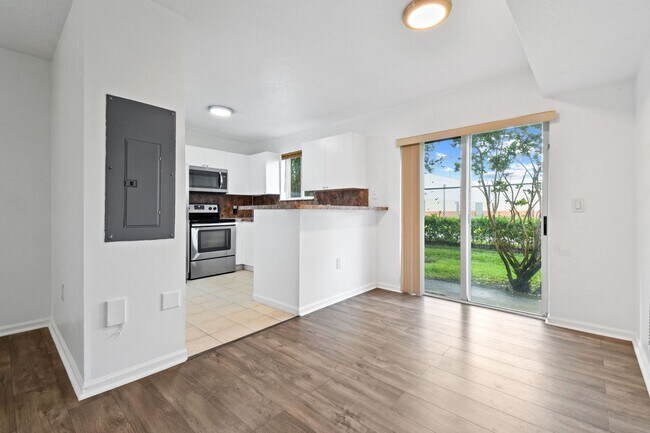 Building Photo - Limited Time Offer: First month and securi...