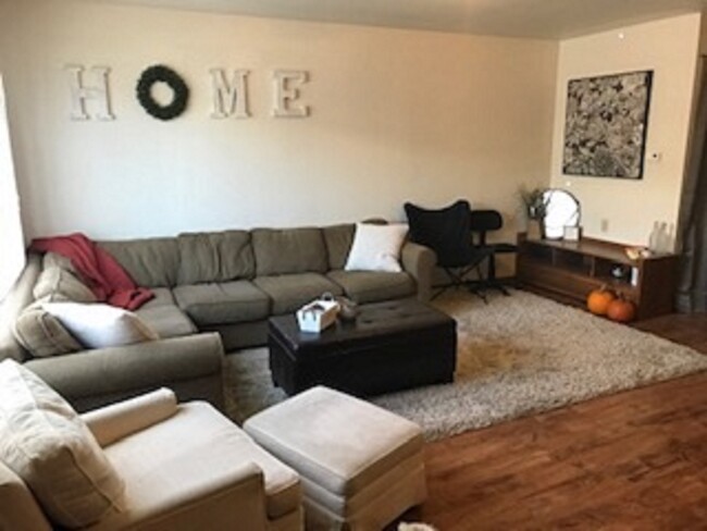 Living room - 1115 W 22nd St