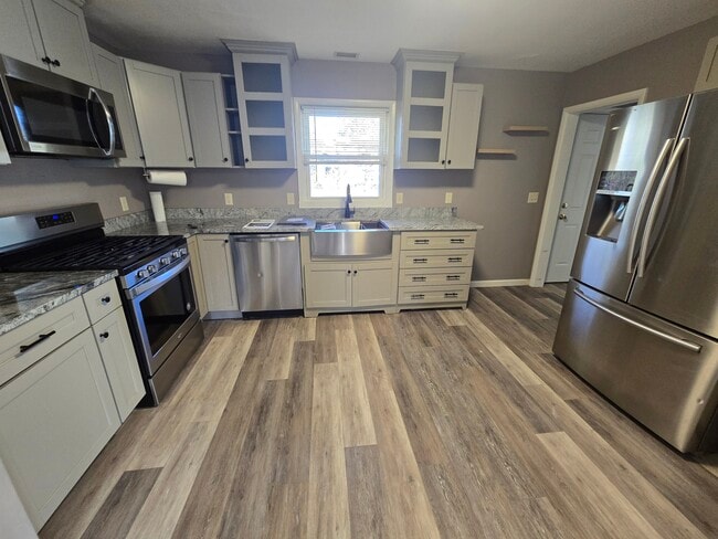 Building Photo - 2728 Edgewood Dr