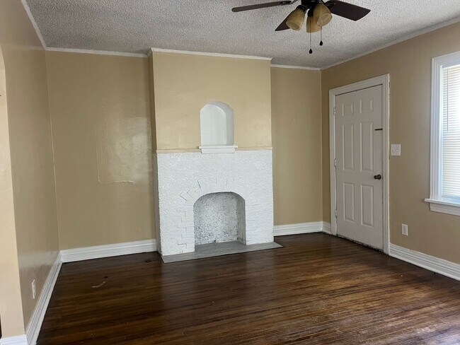 Foto del edificio - Charming 1 bed 1 bath 1930's bungalow in Midtown!