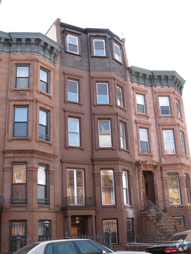 Primary Photo - 60 Hancock St