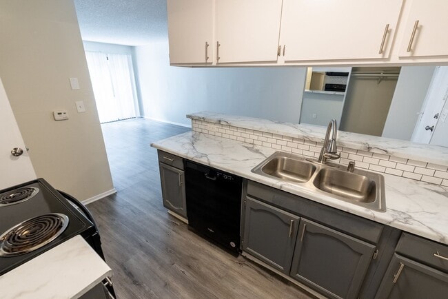 Interior Photo - 951 S. Oxford