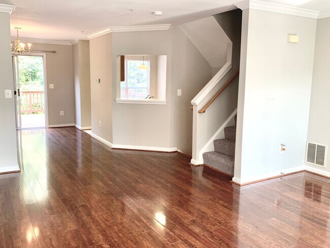 Foto del edificio - Gorgeous 3bd 2.5bth updated townhouse in O...