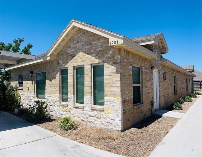 Building Photo - 8 Nightingale Ave