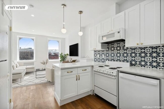 Building Photo - 11 Carmine St
