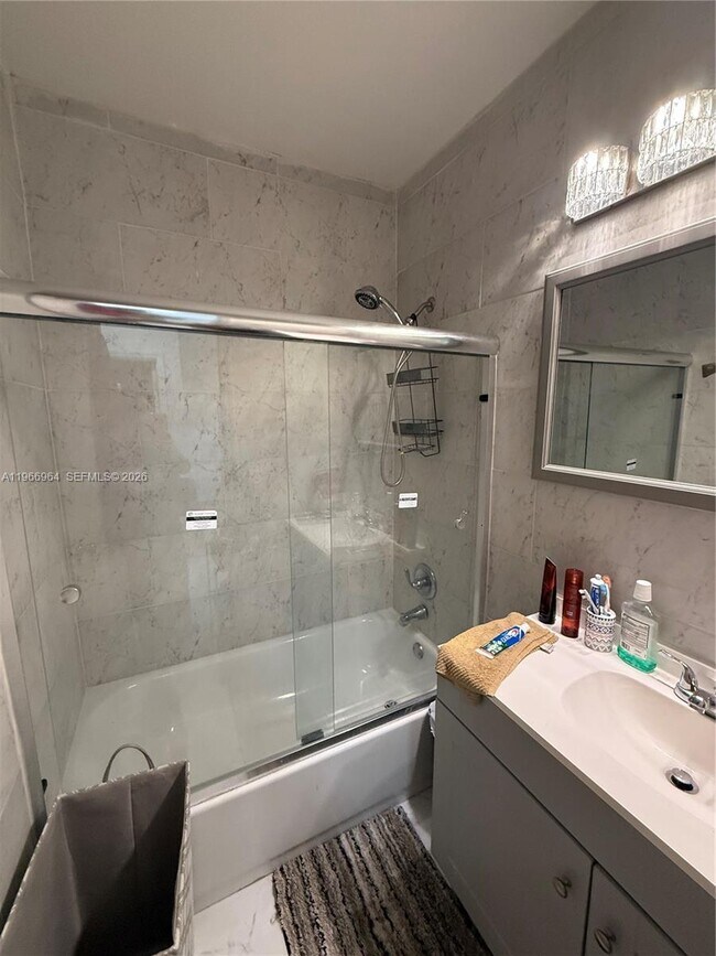 Foto del edificio - 7666 La Salle Blvd