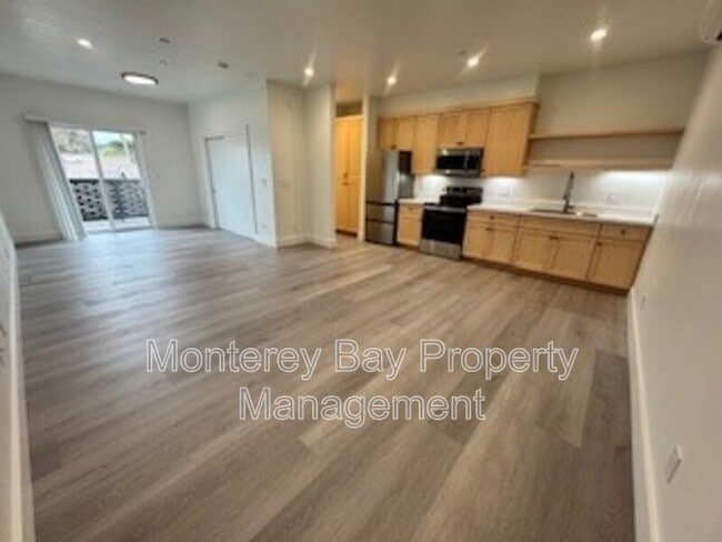 Building Photo - 3108 Seacrest Ave