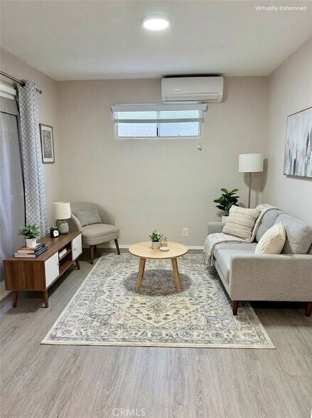 Foto del edificio - 1542 E Woodbury Rd