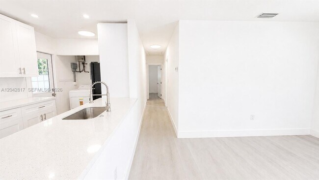 Foto del edificio - 721 N 68th Terrace