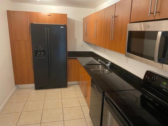 Building Photo - 3001 S Ocean Dr