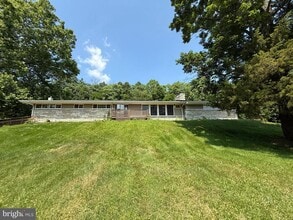 Building Photo - 7697 Hedgesville Rd