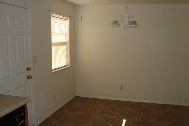 Foto del edificio - Northeast El Paso 3 Bed Refrig A/C
