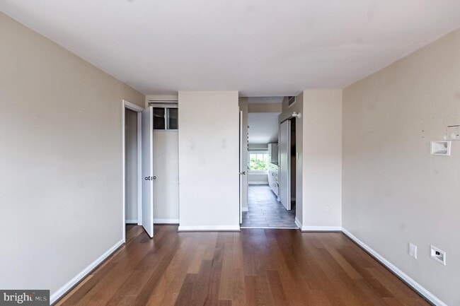 Building Photo - 13 E Henrietta St