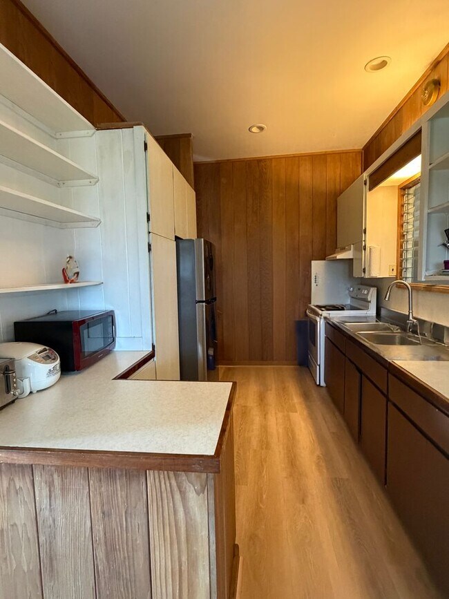 Foto del edificio - 3 BDRM/1 BATH with Ohana Unit