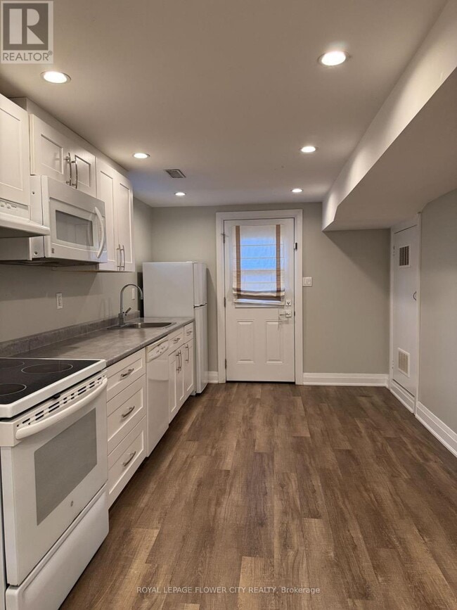 Building Photo - 450 Levanna Ln