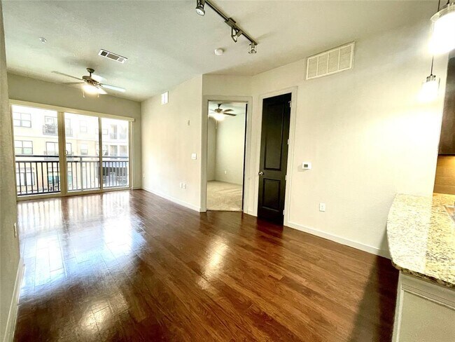 Foto del edificio - 2525 McCue Rd