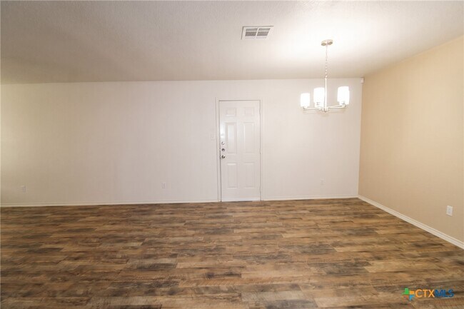 Building Photo - 2706 Lucille Dr