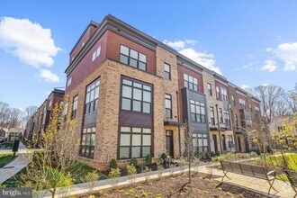 Building Photo - 3234 Royal Fern Pl