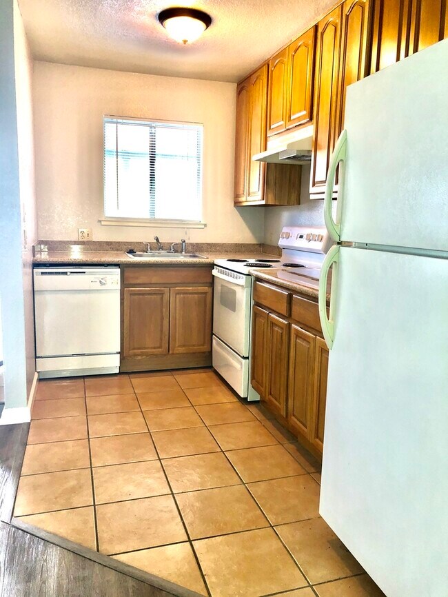 Foto del edificio - North Oak Park 1 Bedroom - Gated Community