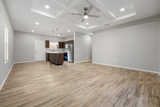 Building Photo - 84 E La Vista Ave