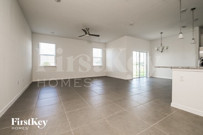 Foto del edificio - 564 Crown Rose Dr