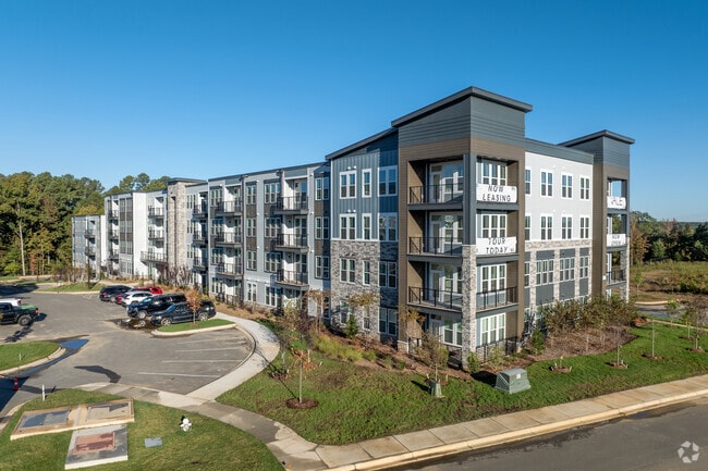 Building Photo - VALE Lake Wylie